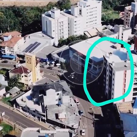 Apartamentos Ed London, Na Av Principal A Poucos Passos Das Termas 피라투바 외부 사진