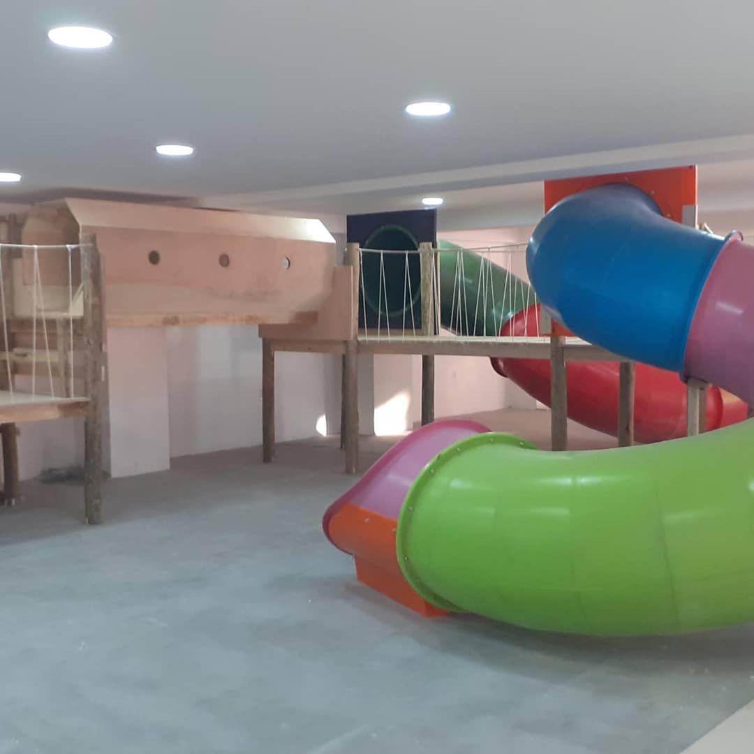 Apartamentos Ed London, Na Av Principal A Poucos Passos Das Termas 피라투바 외부 사진