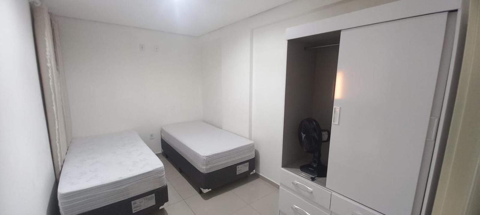 Apartamentos Ed London, Na Av Principal A Poucos Passos Das Termas 피라투바 외부 사진