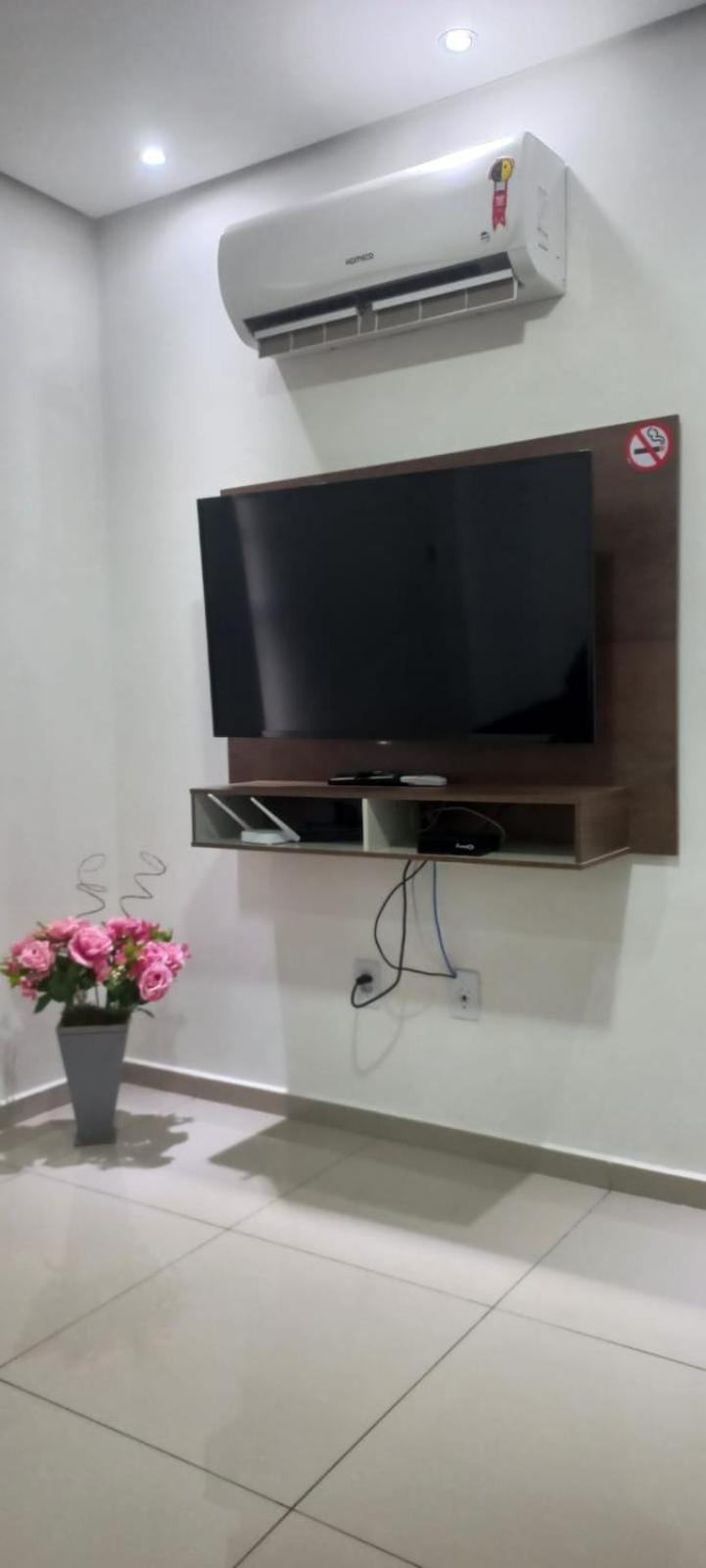 Apartamentos Ed London, Na Av Principal A Poucos Passos Das Termas 피라투바 외부 사진