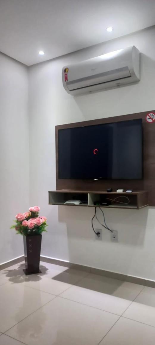 Apartamentos Ed London, Na Av Principal A Poucos Passos Das Termas 피라투바 외부 사진