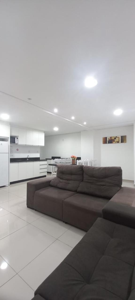 Apartamentos Ed London, Na Av Principal A Poucos Passos Das Termas 피라투바 외부 사진
