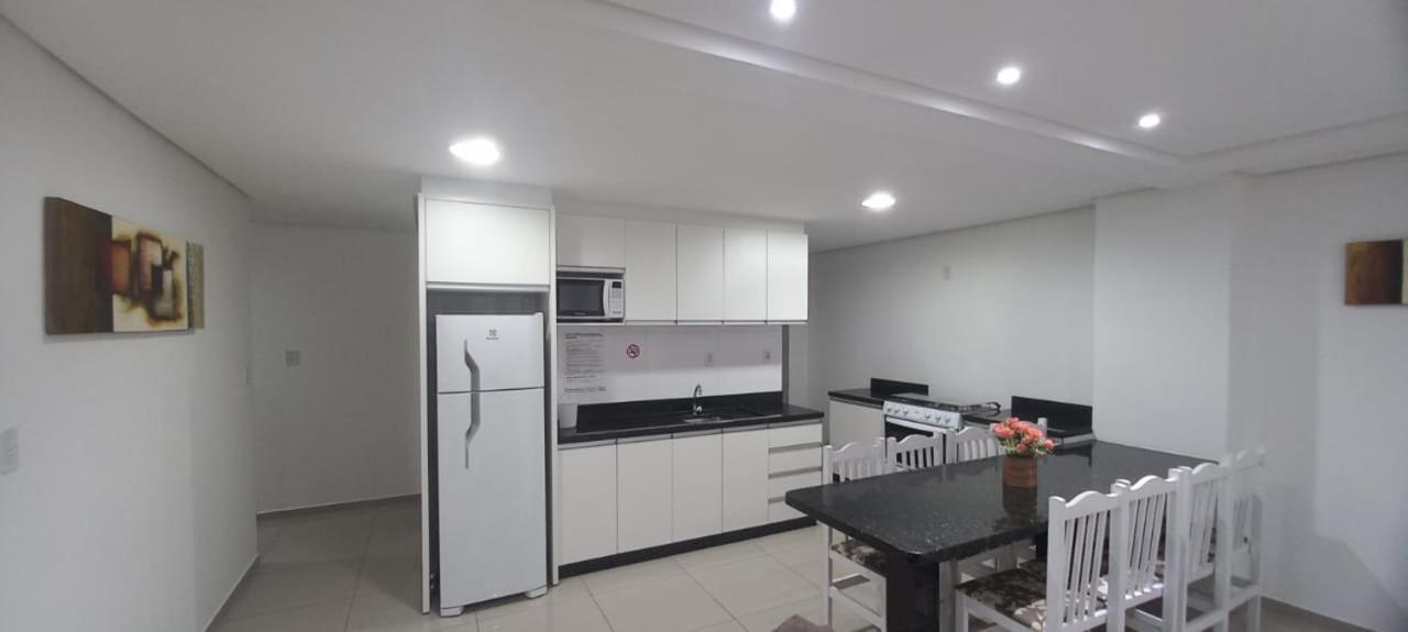 Apartamentos Ed London, Na Av Principal A Poucos Passos Das Termas 피라투바 외부 사진