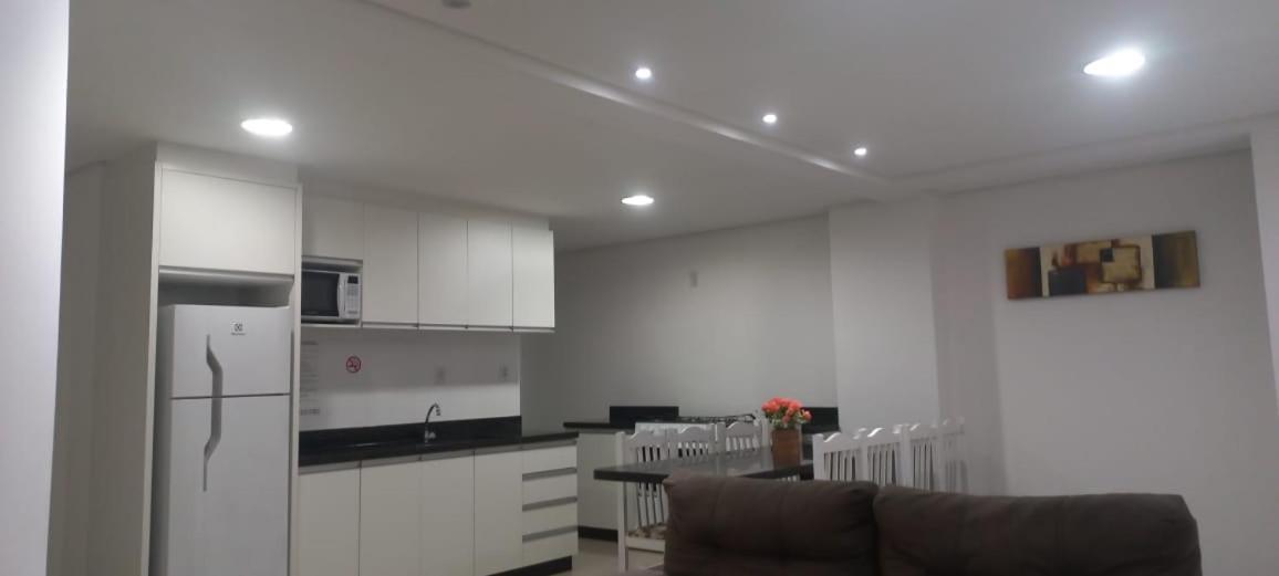 Apartamentos Ed London, Na Av Principal A Poucos Passos Das Termas 피라투바 외부 사진