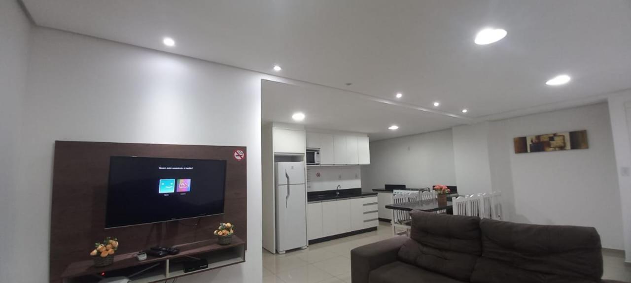 Apartamentos Ed London, Na Av Principal A Poucos Passos Das Termas 피라투바 외부 사진