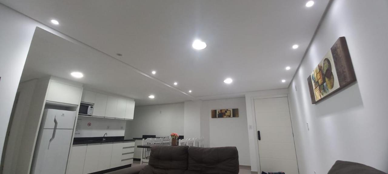 Apartamentos Ed London, Na Av Principal A Poucos Passos Das Termas 피라투바 외부 사진